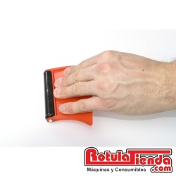 ESPATULA PLASTICO CON RODILLO DE GOMA